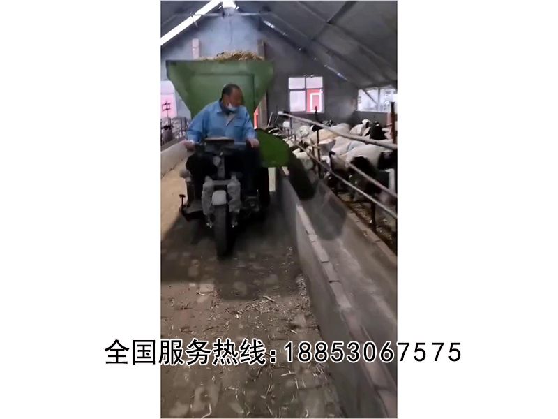 撒料车实拍视频